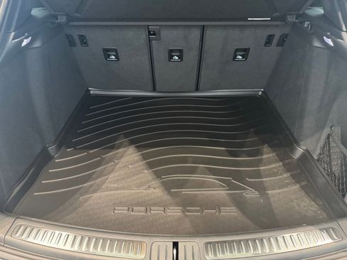 Used 2025 Porsche Macan image 26