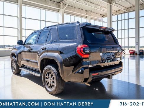 Used 2025 Toyota 4Runner SR5 AWD/4WD image 27