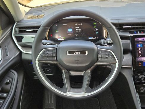 Used 2022 Jeep Grand Cherokee Limited 4xe w/ Luxury Tech Group II AWD/4WD image 21