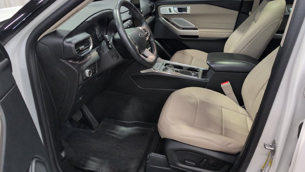 Used 2023 Ford Explorer Limited AWD/4WD image 9