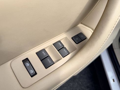 Used 2012 Lincoln MKS AWD image 8