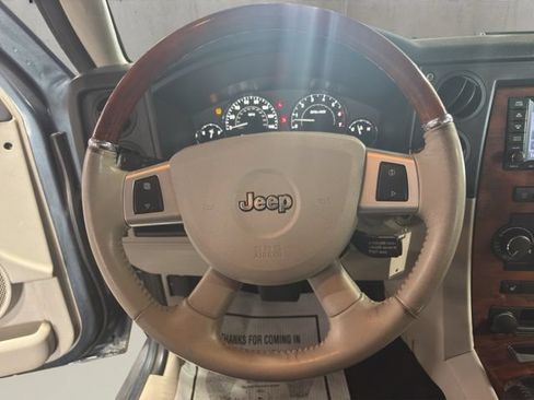 Used 2008 Jeep Commander Overland AWD/4WD image 26