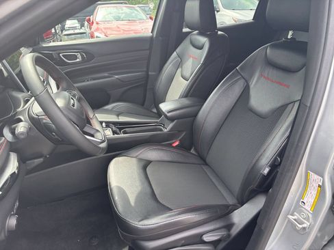 Used 2025 Jeep Compass Trailhawk AWD/4WD image 35
