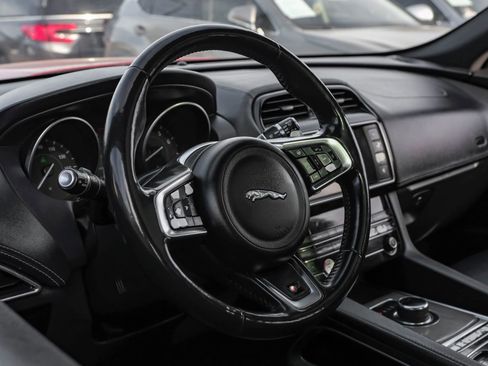 Used 2018 Jaguar F-PACE S image 21