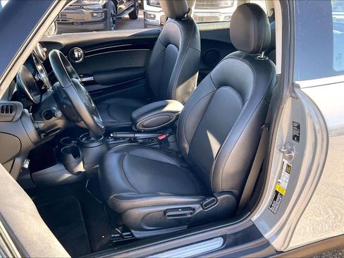 Used 2022 MINI Cooper 2-Door Hardtop image 6