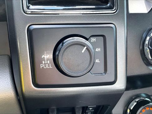 Used 2020 Ford F250 XLT w/ XLT Premium Package AWD/4WD image 32