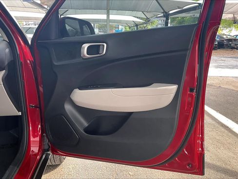 Certified 2025 Hyundai Venue SEL FWD image 23