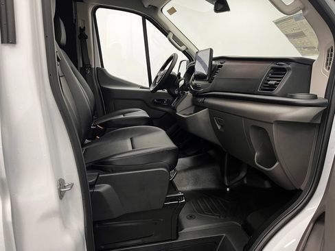 New 2026 Ford Transit 250 148 Medium Roof w/ Load Area Protection Package RWD image 27