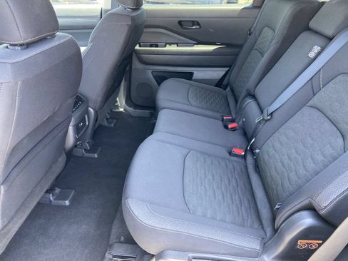 Used 2025 Nissan Pathfinder SV FWD image 20