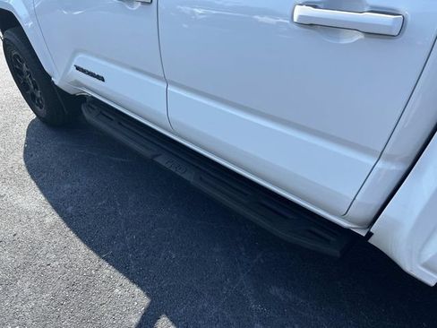 Used 2024 Toyota Tacoma SR5 AWD/4WD image 17