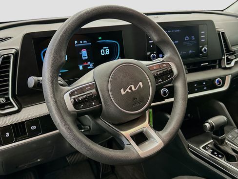 Used 2025 Kia Sportage LX image 18