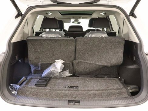 Certified 2022 Volkswagen Tiguan SE w/ Panoramic Sunroof Package image 18