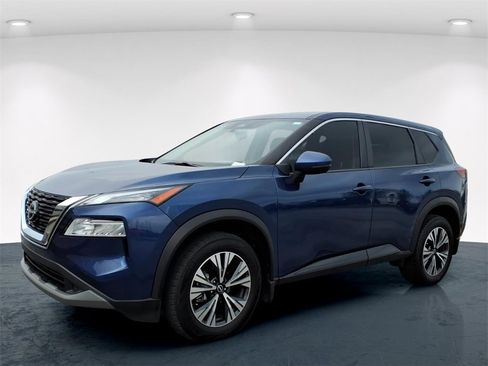 Used 2023 Nissan Rogue SV image 2