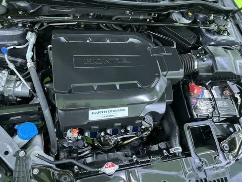 Used 2016 Honda Accord Touring image 17