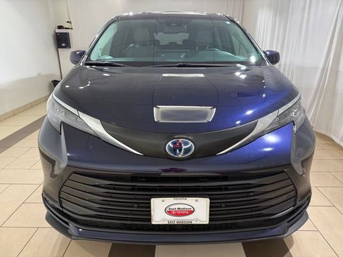 Certified 2025 Toyota Sienna XLE w/ XLE Plus Package AWD/4WD image 8