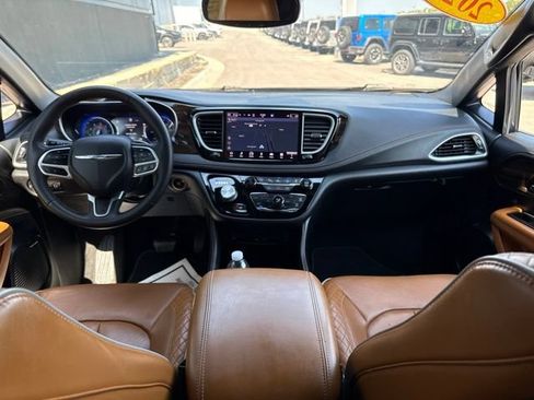 Used 2022 Chrysler Pacifica Pinnacle FWD image 15