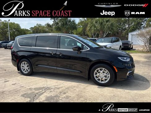 New 2026 Chrysler Pacifica Select FWD image 1