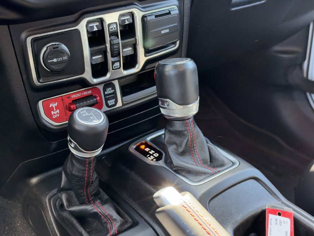 Used 2023 Jeep Gladiator Rubicon w/ LED Lighting Group AWD/4WD image 12