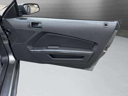 Used 2014 Ford Mustang V6 2dr Convertible w/ Equipment Group 102A image 22