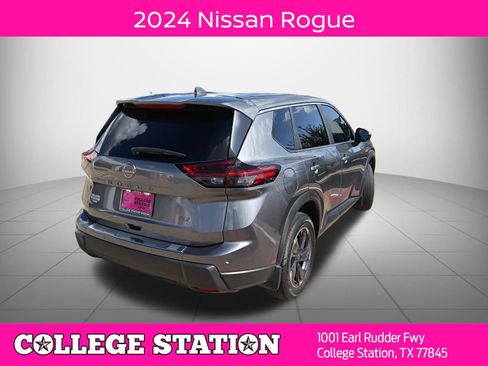 Used 2024 Nissan Rogue SV FWD image 2