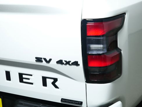 Used 2023 Nissan Frontier SV w/ Midnight Edition Package image 17