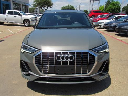 Used 2024 Audi Q3 2.0T Premium w/ Convenience Package image 2