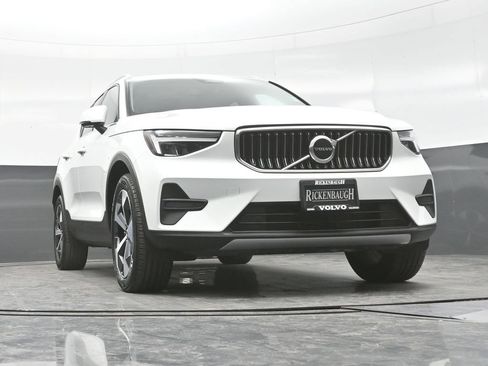 Used 2025 Volvo XC40 B5 Core AWD/4WD image 21