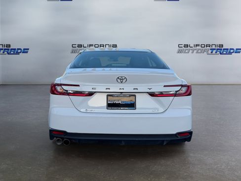 Used 2025 Toyota Camry SE image 6