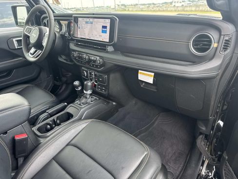 Used 2024 Jeep Wrangler Unlimited Sahara w/ Technology Group AWD/4WD image 9