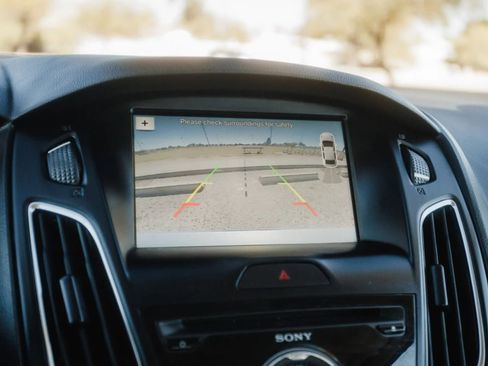 Used 2018 Ford Focus Titanium image 24