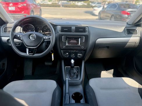 Used 2017 Volkswagen Jetta S image 13