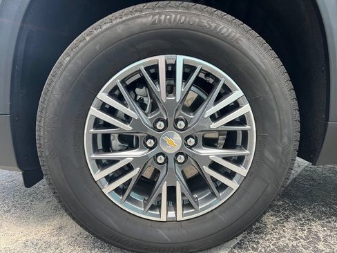 Used 2026 Chevrolet Traverse LT FWD image 21