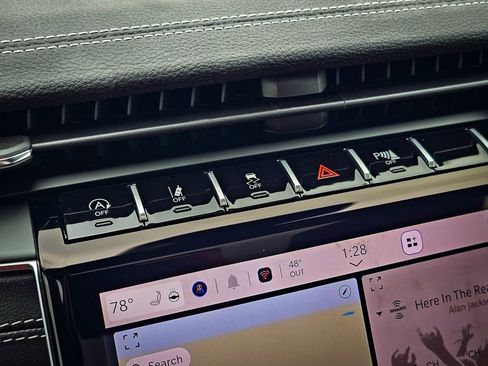 New 2025 Jeep Grand Cherokee Limited image 24