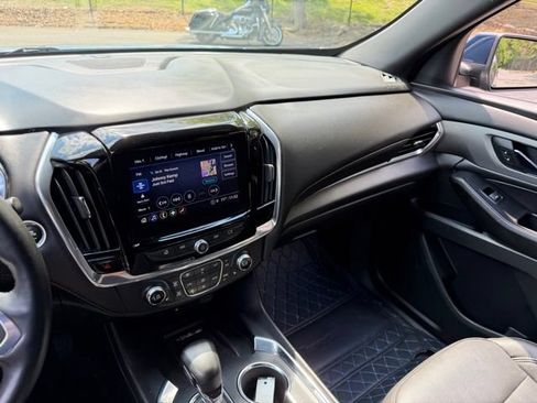 Used 2023 Chevrolet Traverse LT AWD/4WD image 17