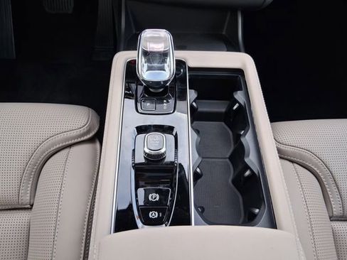 New 2026 Volvo XC90 B6 Ultra w/ Protection Package Premier AWD/4WD image 13