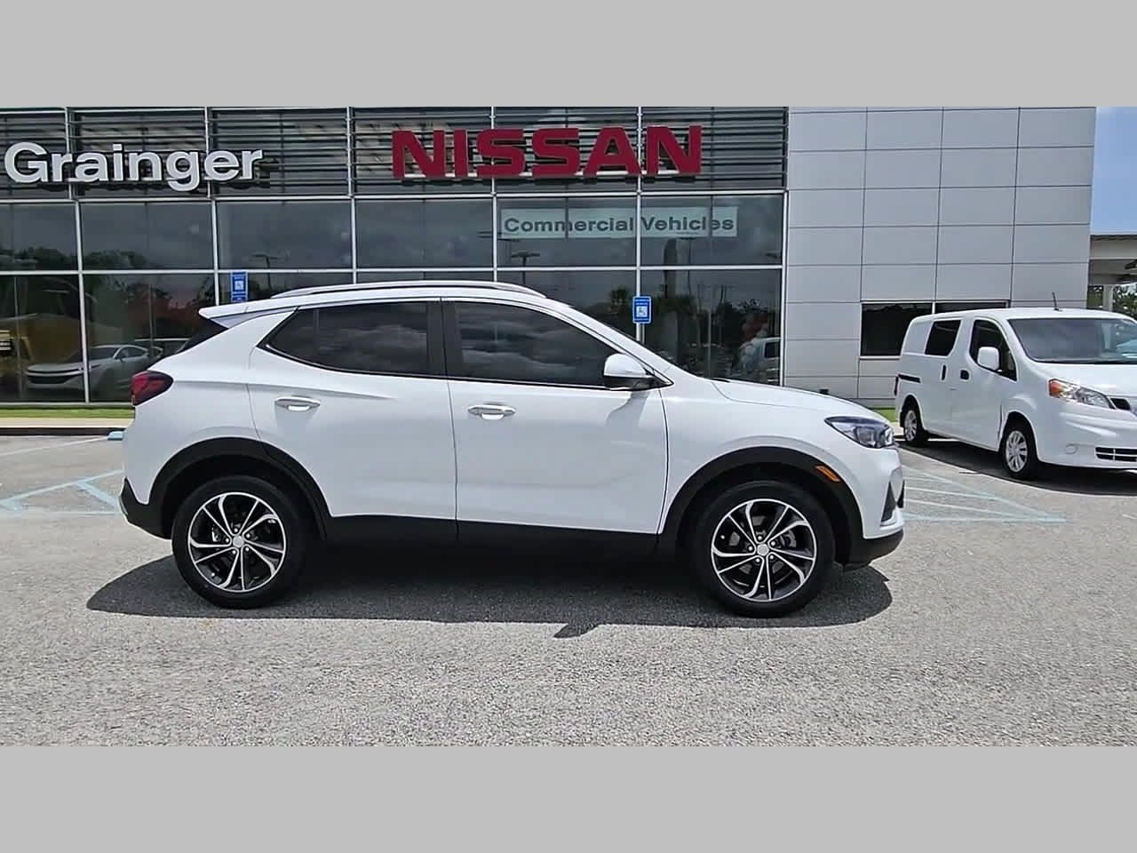 Used 2022 Buick Encore GX Select w/ Safety Package II FWD image 35