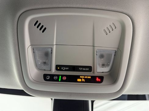 Used 2021 Chevrolet Traverse LS image 29