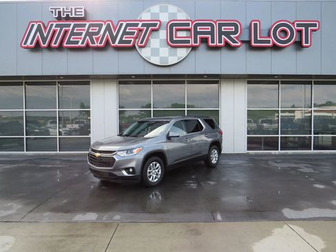 Used 2021 Chevrolet Traverse LT image 1