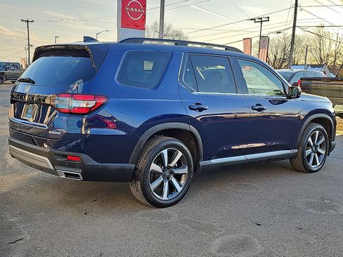 Used 2023 Honda Pilot Touring image 4