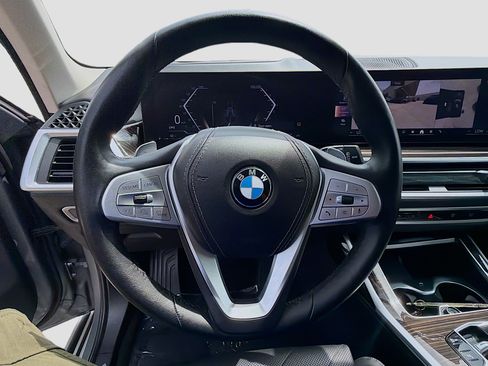 Used 2024 BMW X7 xDrive40i w/ Premium Package AWD/4WD image 10