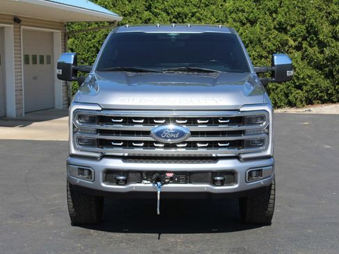 Used 2024 Ford F350 Platinum w/ Tremor Off-Road Package AWD/4WD image 9
