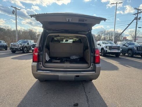 Used 2017 Chevrolet Suburban Premier image 11