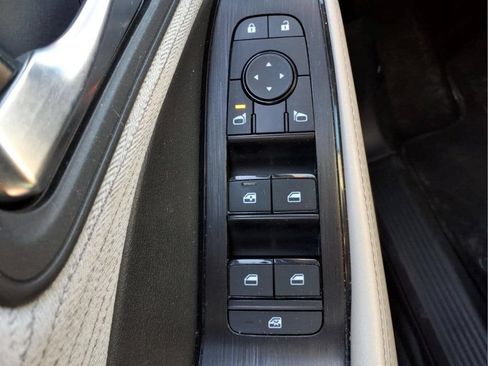 Used 2023 Nissan Rogue SV FWD image 17