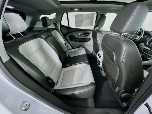 Used 2023 GMC Terrain SLT image 33