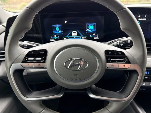 Used 2023 Hyundai Elantra SEL w/ Convenience Package image 26