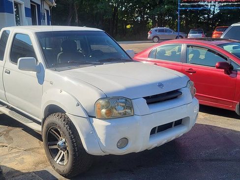 Used 2002 Nissan Frontier SE image 1