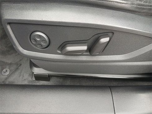 Used 2020 Audi Q5 e Premium Plus w/ Premium Plus Package image 12