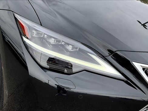 Used 2022 Lexus LS 500 w/ Accessory Package (Z1) image 26