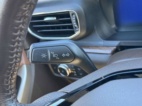 Used 2022 Ford Explorer King Ranch w/ Premium Technology Package image 22