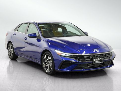 Used 2025 Hyundai Elantra SEL FWD image 7